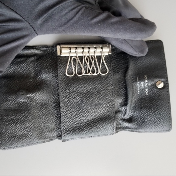 LV Graphite Key Holder (Louis Vuitton) - Picture 11 of 11